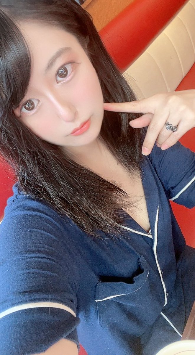 Kurea75a's tweet photo. 9/27（日）おはよん💚
すき家で朝ごはん食べ終わって外出て
小さい女の子とママの横通り過ぎた時に
女の子がママあの子可愛い〜あの子みたいになりたい〜って言うてるの聞こえてルンルンなりやした🫶しかも指さして言われた…///
うれちいたん💕
今日はいい日まだまだご予約まてます💕
#拡散希望 https://t.co/AKOoLV4UG8