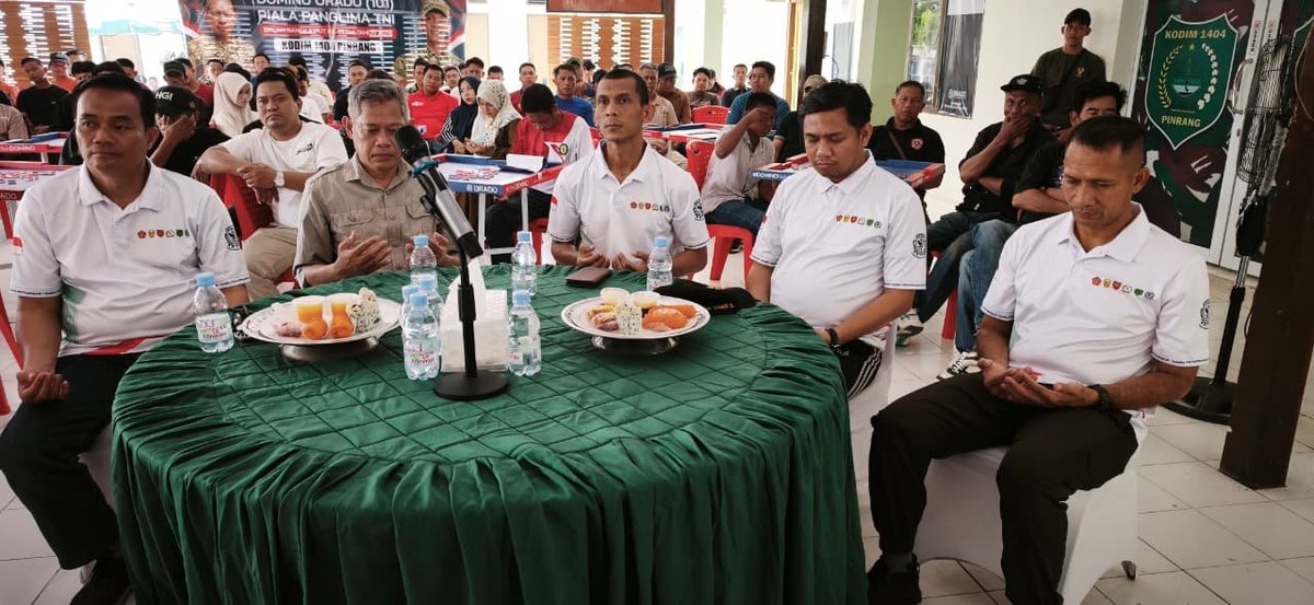 KODIM__1404_PRG's tweet photo. Dalam rangka memeriahkan Hari Ulang Tahun (HUT) ke-81 Tentara Nasional Indonesia (TNI), Kodim 1404/Pinrang bekerja sama dengan Orado Pinrang menggelar pertandingan domino yang berlangsung meriah dan penuh keakraban di Makodim 1404/Pinrang,Minggu (27/9/2026). https://t.co/bmqhRcqgAn