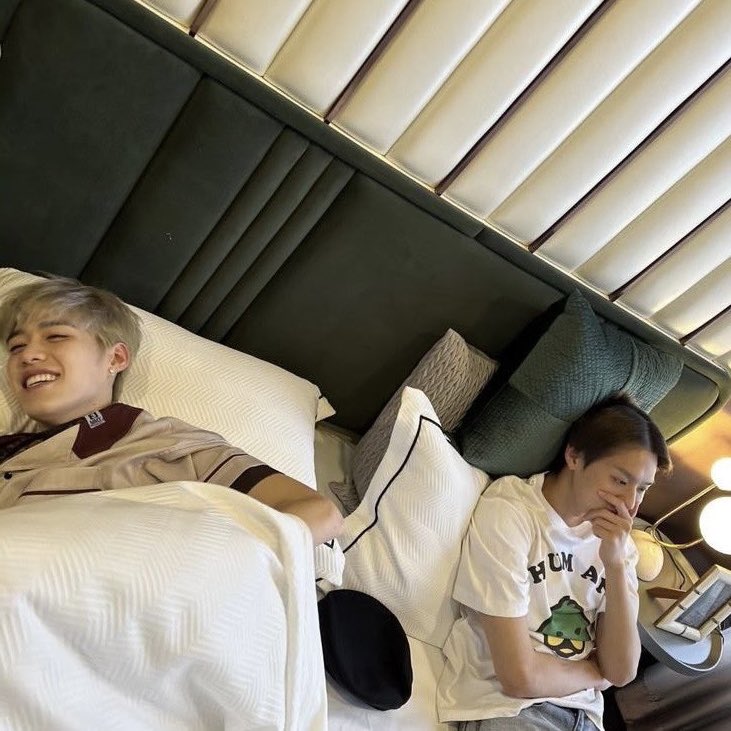 kaanomcake's tweet photo. ทฤษฎีน้องพีนอนซ้ายพี่กิ้นนอนขวา ห่ะ แล้วนอนชุดนี้น่ะหรืิ น้องมิลานเกิดยังไม่รุ้ แต่กรุเกิดแร้วคะ กรุหอนด้วยคะ กุเจี๊ยกเรยคะ😭😭 https://t.co/yFDJkhf8yN