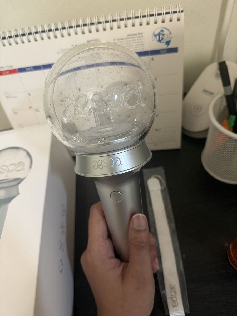 inwintersky's tweet photo. want to sell wts lightstick aespa official v1

💰320k / Rp 320.000
✅ ready INA
✅ co by shopee https://t.co/iWcx1v2xxA
✅ split payment ok
✅ packing
✅ satu kali pemakaian (hyper line)
❌ exclude adm
 Semarang

t. wts lightstick v1 official aespa karina giselle winter ningning https://t.co/5bBmUIrX9e