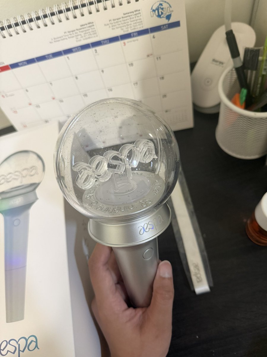 inwintersky's tweet photo. want to sell wts lightstick aespa official v1

💰320k / Rp 320.000
✅ ready INA
✅ co by shopee https://t.co/iWcx1v2xxA
✅ split payment ok
✅ packing
✅ satu kali pemakaian (hyper line)
❌ exclude adm
 Semarang

t. wts lightstick v1 official aespa karina giselle winter ningning https://t.co/5bBmUIrX9e
