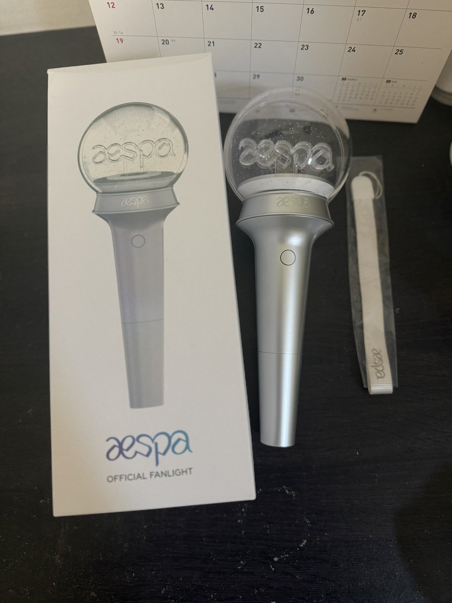 inwintersky's tweet photo. want to sell wts lightstick aespa official v1

💰320k / Rp 320.000
✅ ready INA
✅ co by shopee https://t.co/iWcx1v2xxA
✅ split payment ok
✅ packing
✅ satu kali pemakaian (hyper line)
❌ exclude adm
 Semarang

t. wts lightstick v1 official aespa karina giselle winter ningning https://t.co/5bBmUIrX9e