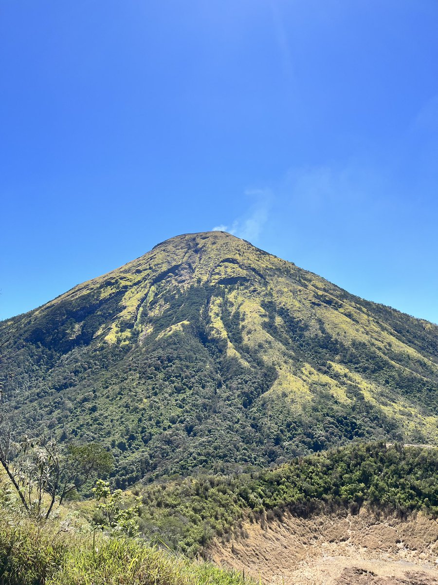 primaaay's tweet photo. Ajakin aku muncak lagi plis, burnout banget akhir-akhir iniii https://t.co/RxoBgfC9V6