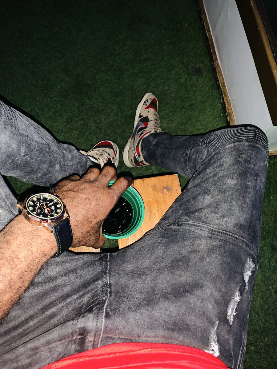 TrueDjega99's tweet photo. GiNÈS+Diven+Rhum+Glas= 1minit 49Seconde. 😎🙇🏾 https://t.co/em8A1gZD7K