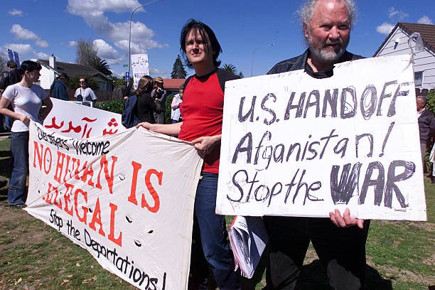 25YearsAgoLive's tweet photo. The first plane-load of Afghan refugees arrives in Auckland, New Zealand.

They are greeted by supporters waving signs bearing slogans such as “No Human is Illegal” and “Hands off Afghanistan.” https://t.co/Bce4KXdDCK