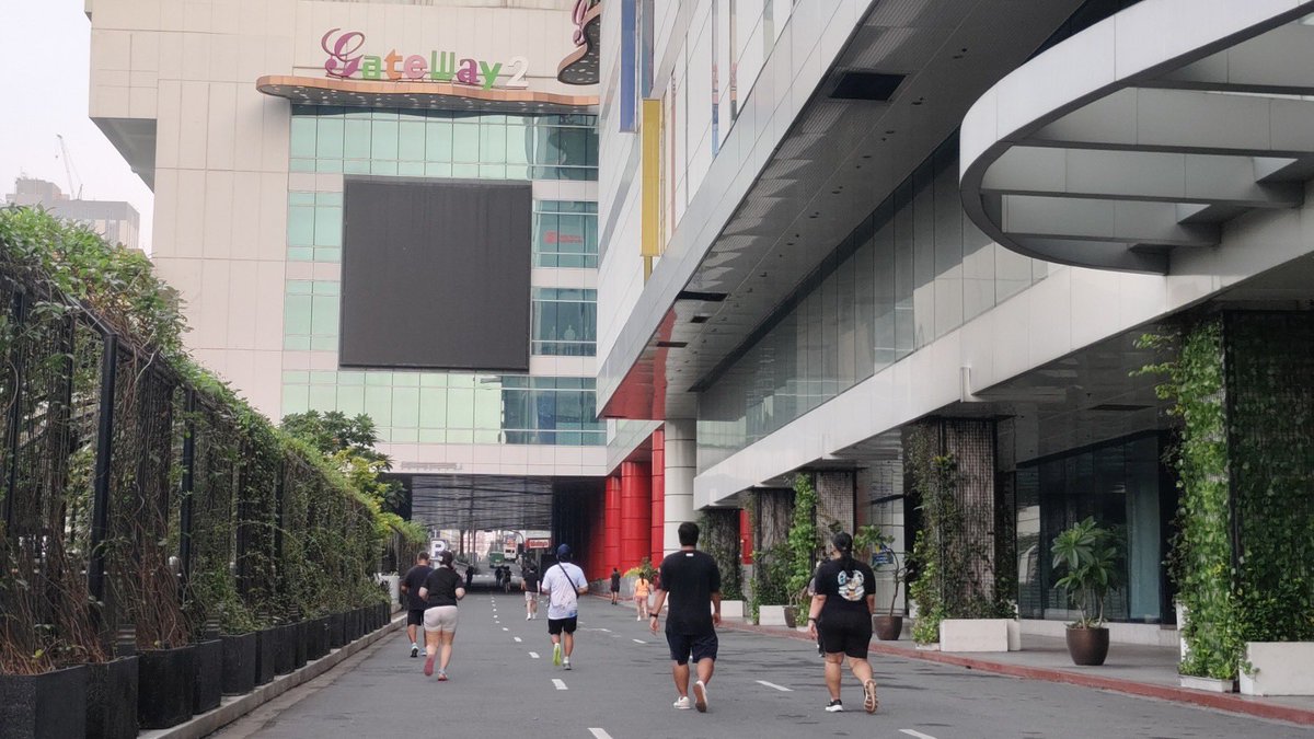 AranetaCity's tweet photo. It was great seeing you all aRUNeta Run Club! 🏃‍♀️🏃‍♂️🏃

Your presence made this morning even more special. Let’s continue to stay fit, healthy, and feel rewarded here #CityOfFirsts. 🌆🎉

See you again next Sunday! 👋

#AranetaCity #aRUNetaRunClub https://t.co/BgnO5kqYer