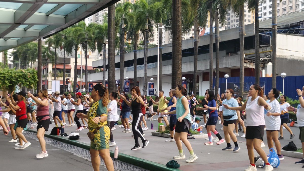 AranetaCity's tweet photo. It was great seeing you all aRUNeta Run Club! 🏃‍♀️🏃‍♂️🏃

Your presence made this morning even more special. Let’s continue to stay fit, healthy, and feel rewarded here #CityOfFirsts. 🌆🎉

See you again next Sunday! 👋

#AranetaCity #aRUNetaRunClub https://t.co/BgnO5kqYer