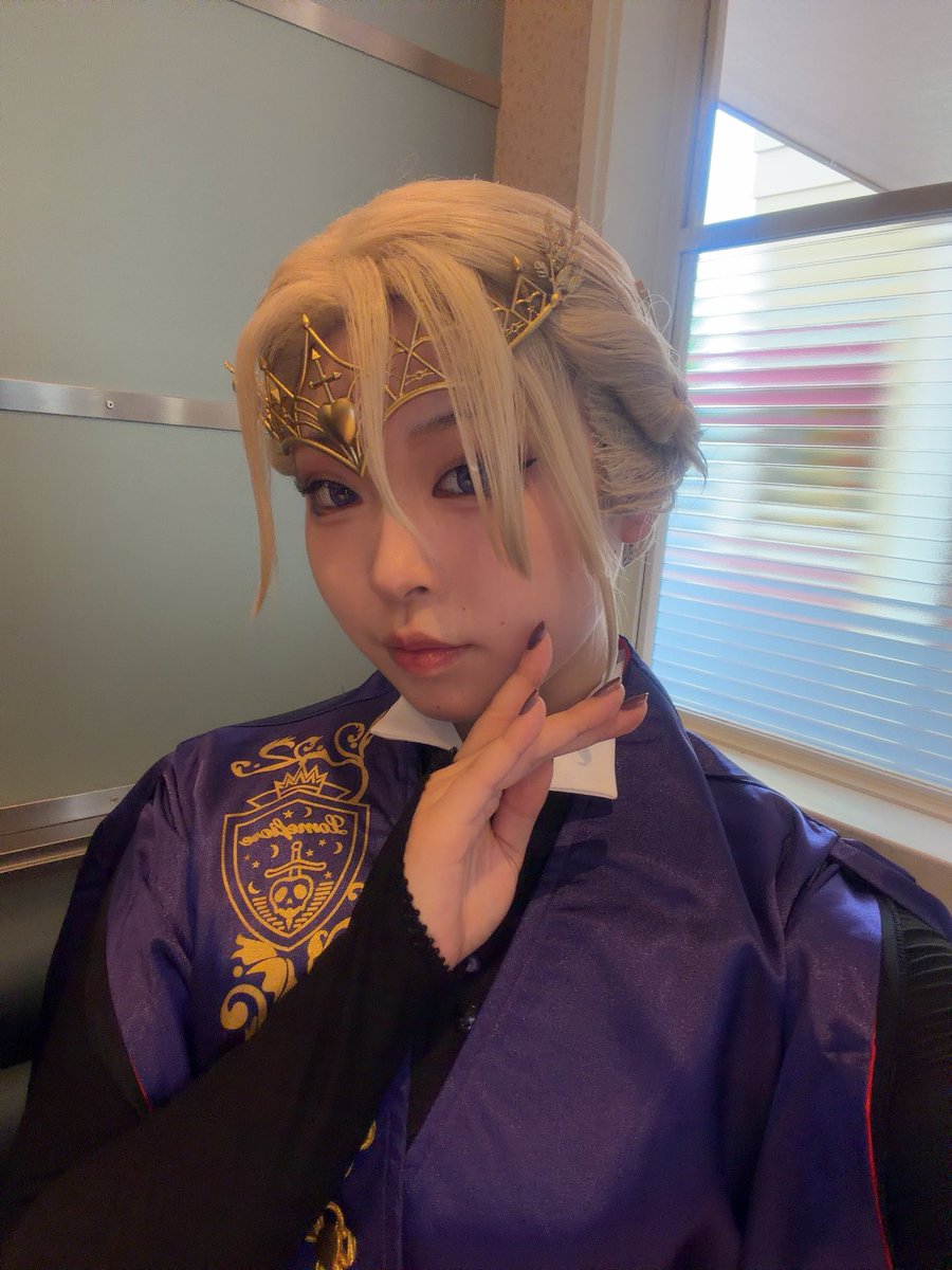 htm_0025's tweet photo. そくほ〜
ポム寮服でいます🏰 https://t.co/mgEZiFn7iH