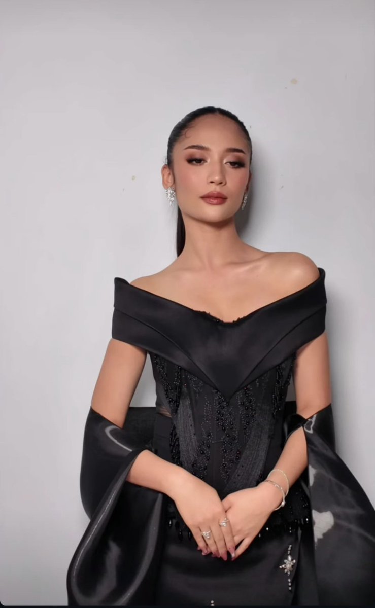 randumbzi's tweet photo. "Santai dulu ga sih, baru 22"
"Tapi mas udah 35 sayang,"

Etttttt~~ tau gak trend tiktok yg itu wkwkwkw help😭😭 https://t.co/p0WszvToVA