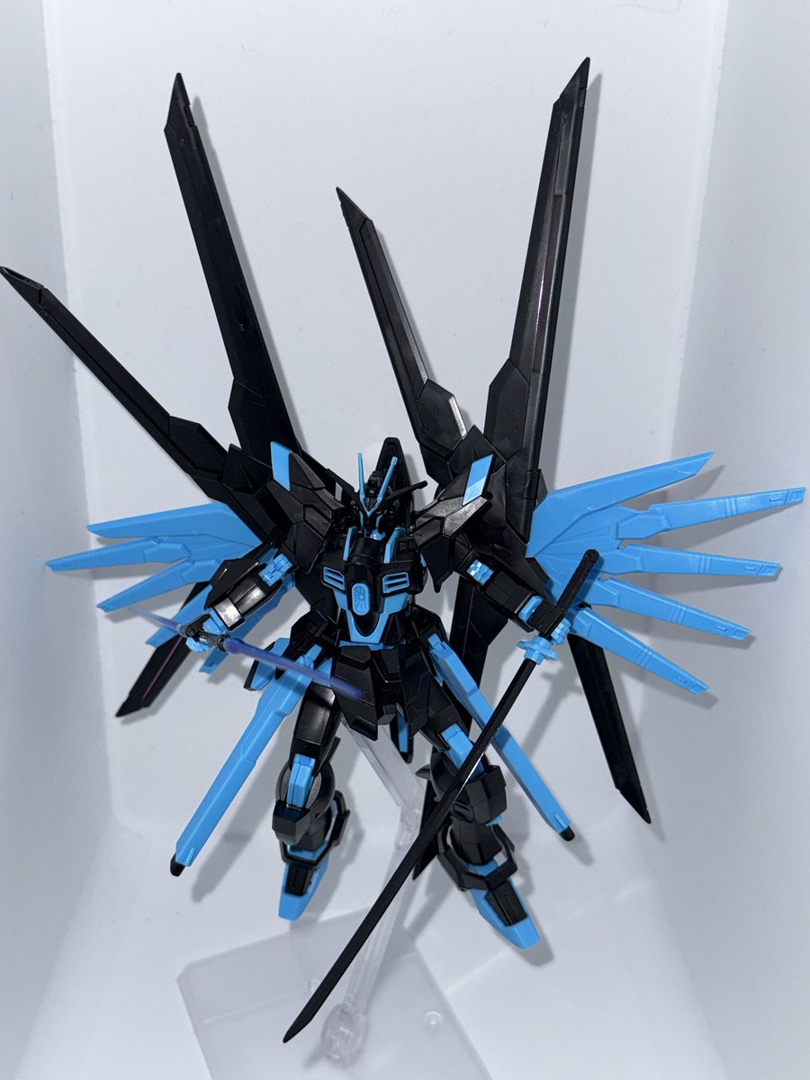lifewithgunpla's tweet photo. HG 1/144 マイティーストライクフリーダムガンダム　リサーキュレーションカラーネオンブルー

黒とネオンブルーの組み合わせは
やはり良き

刀と���組み合わせが好き

#機動戦士ガンダムSEEDFREEDOM
#マイティーストライクフリーダムガンダム
#リサーキュレーションカラー
#ネオンブルー
#ガンプラ https://t.co/g5JObVEJPS
