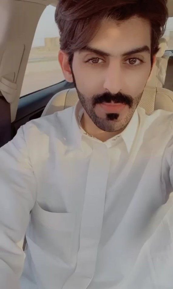 7nci1's tweet photo. شكل اللي يكتب يزرعون الافكار #٢٠٣٠_بلا_نقاب https://t.co/d8mK9f7XfG