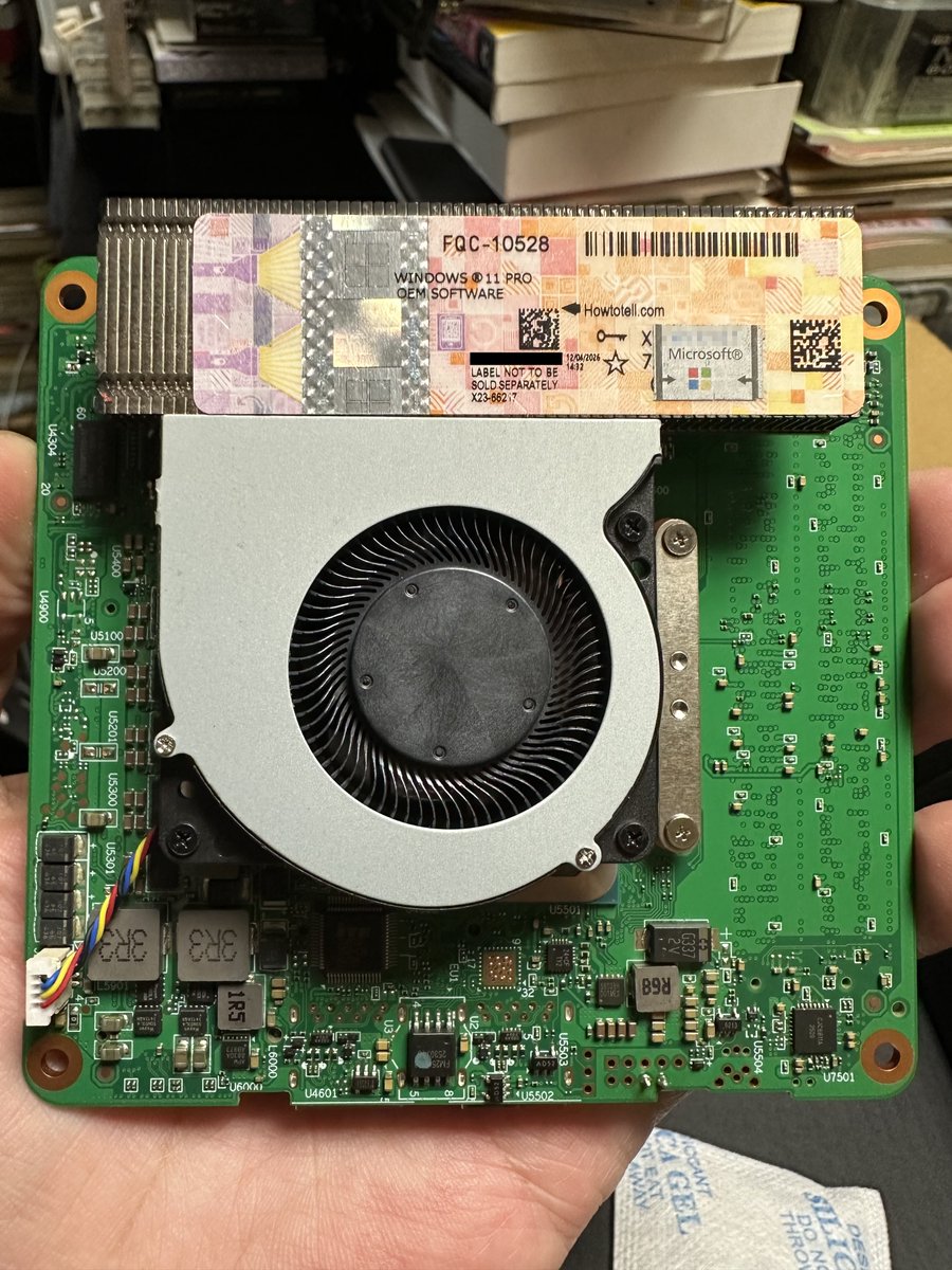 lll_kus_lll's tweet photo. Windows11Proライセンス品のITXボードは中々小さくて良いな。
メモリーは16GBが1枚刺さってるけど、もう1枚させそう。
以前安かった時に買った16GBx2行けるか試してみたい。
と言うか、Windows11対応PCは持ってないんよな😅
写真に撮ってないけど、ACアダプターも付属してた。
#ITX #Windows11Pro https://t.co/a95y4hjKku