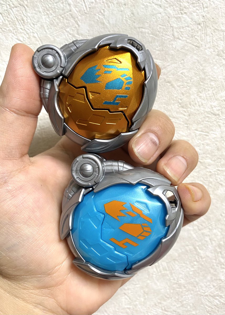 KAMEN_HAMMER's tweet photo. 【ライドエグズ4オリジン】
仮面ライダーシェルに変身する為のライドエグズ🐢
俊敏性はやや劣るが圧倒的な防御力と甲羅の重量を活かしたタックルで敵の群れを一掃する。
マイスが使用すると跳躍力と俊敏さが飛躍的にアップするラビットフレームに変身する🐇

#ファンアート
#ライドエグズ https://t.co/X9rdgn1Ful