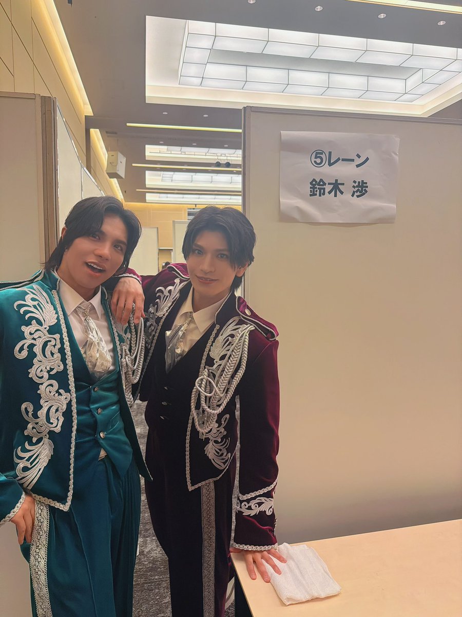 wataru_matsuri's tweet photo. 筋肉痛で朝起きるのが
いつつつつ、どっこいしょ👴
だったわたるです。🐢

昨日は個別特典会ありがとうございました。
たくさんの笑顔を間近に感じることができ、
日頃の想いを伝えてくださったりと
とてもありがたい時間になりました。

今回ご参加が難しかった方も、リリースイベントやツアーなどで繋ぎ止め？🤔
次回の開催を楽しみにお待ちいただけたら嬉しく思います。
ちなみにB4ND(ワタルーランド🌏🐢)は自撮りなど毎日更新しています📸
⬇️
https://t.co/3ZDRAcbEXR

そして、
11/26は僕の初の生誕祭👶🏻が
📍玉川せせらぎホールで開催となります。
応募がFC加入の方限定になってしまいますので、よかったらこれを機に日々更新されるメンバーブログなどなども楽しめるFCに加入してみてください☺️

https://t.co/KdQz9XBa8y