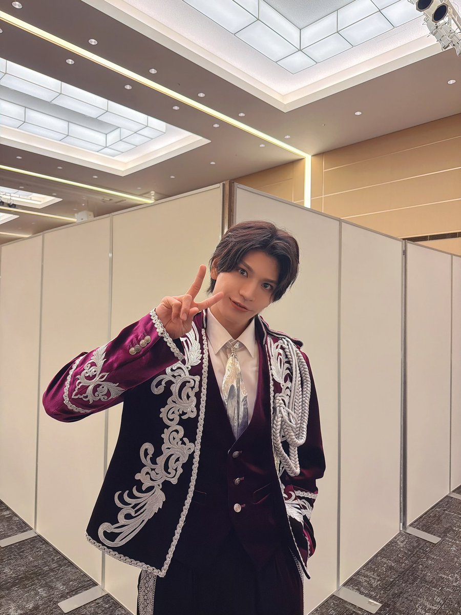wataru_matsuri's tweet photo. 筋肉痛で朝起きるのが
いつつつつ、どっこいしょ👴
だったわたるです。🐢

昨日は個別特典会ありがとうございました。
たくさんの笑顔を間近に感じることができ、
日頃の想いを伝えてくださったりと
とてもありがたい時間になりました。

今回ご参加が難しかった方も、リリースイベントやツアーなどで繋ぎ止め？🤔
次回の開催を楽しみにお待ちいただけたら嬉しく思います。
ちなみにB4ND(ワタルーランド🌏🐢)は自撮りなど毎日更新しています📸
⬇️
https://t.co/3ZDRAcbEXR

そして、
11/26は僕の初の生誕祭👶🏻が
📍玉川せせらぎホールで開催となります。
応募がFC加入の方限定になってしまいますので、よかったらこれを機に日々更新されるメンバーブログなどなども楽しめるFCに加入してみてください☺️

https://t.co/KdQz9XBa8y