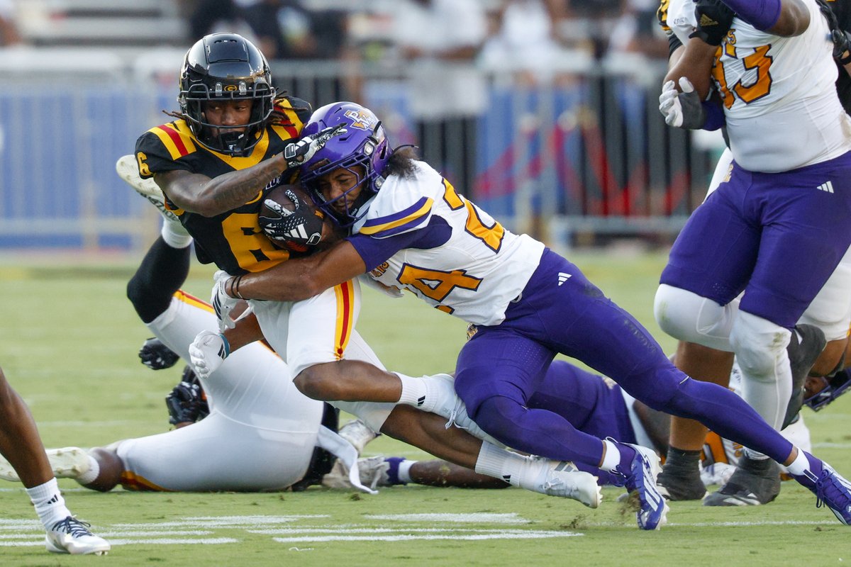 SportsDayDFW's tweet photo. Prairie View A&M felt like it needed a win coming into Saturday's State Fair Classic. The program made the most of its early momentum to secure another victory over rival Grambling State at the Cotton Bowl. 👀

@IshmaelRJohnson has more:
https://t.co/XFovB50xZo

(📸: @elias_valverde)