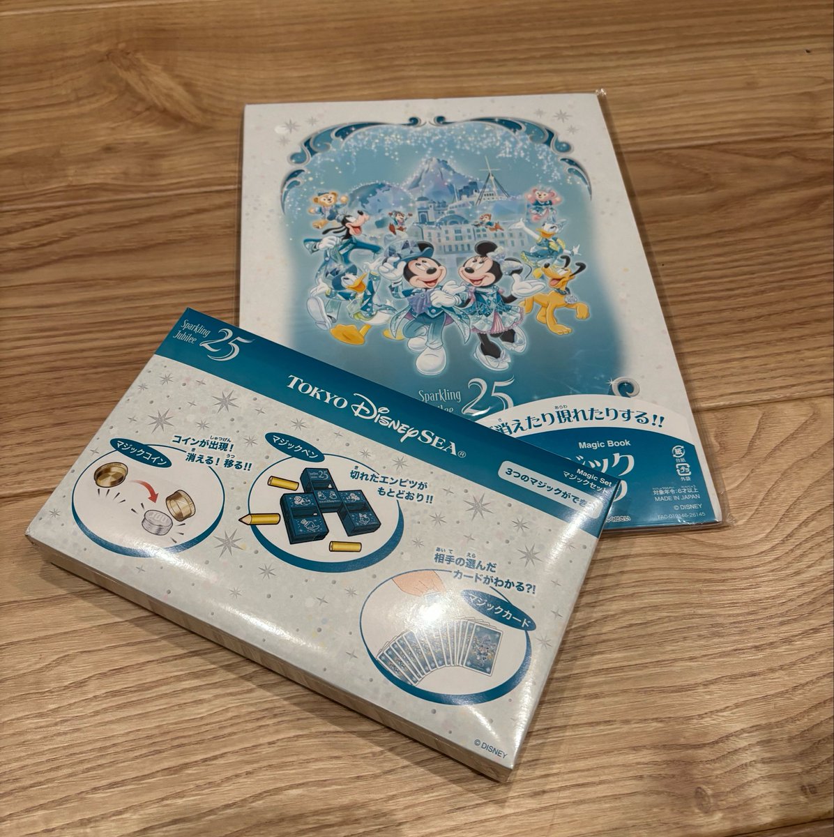 asuka36em's tweet photo. これはギリ全種コンプ出来たカプセルトイと悩んだ末に買ったマジックセット...

ショップのお兄さんが全部やって見せてくれたのが相当楽しかったみたいで
昨日(今日)夜中1時過ぎに帰宅して寝ようとしたら｢家帰ったらやって良いって言った！｣って2人とも完全覚醒して遊んでた😇大事に長く使って...💸 https://t.co/20Jp9SkHy2