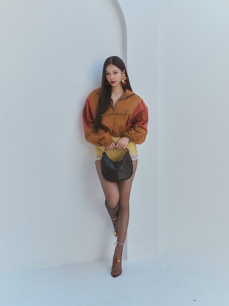 miwosbein's tweet photo. all my praises go to milk because istg her modeling skills and aura are unmatched. 

#YSLxMilkPansa
#MilkPansa #PFW 
#SaintLaurentSS27 #YSL 
#YvesSaintLaurent https://t.co/kfGVAR0tAV
