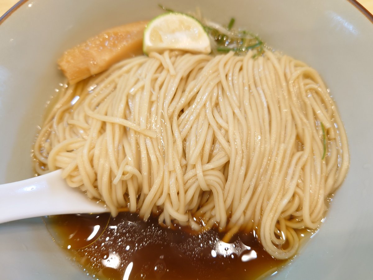 k8a2i8's tweet photo. 2026.09.27
龍ノ谷🐉　
《数量限定》
鰹と��布と鶏中華蕎麦(生醤油のみ)
〜本枯れ節、北海道羅臼昆布、大山鶏〜
 ※酢橘サービス、中沢製麺特製麺

龍ノ谷らしい最高の一杯🤤
完飲完食ごちそうさまでした🙏
開店5周年おめでとうございます㊗️ https://t.co/CZB1PNNqDF