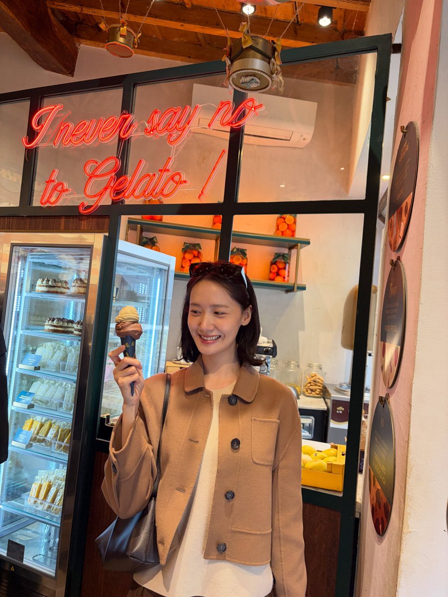 ordinarynojaem's tweet photo. YoonA’s IG Update

“September😎”

(🎵Earth, Wind &amp; Fire • September) https://t.co/JTY0MWpCGc