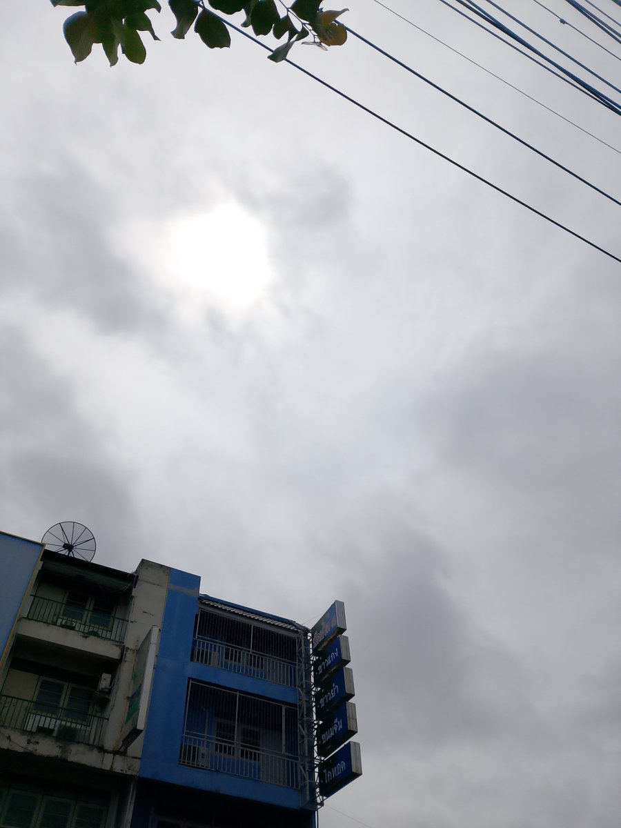 rangsivat2's tweet photo. ลาดพร้าวเห็นแดดแล้ว
#ฝนตกหนัก https://t.co/DQQlB52dE9