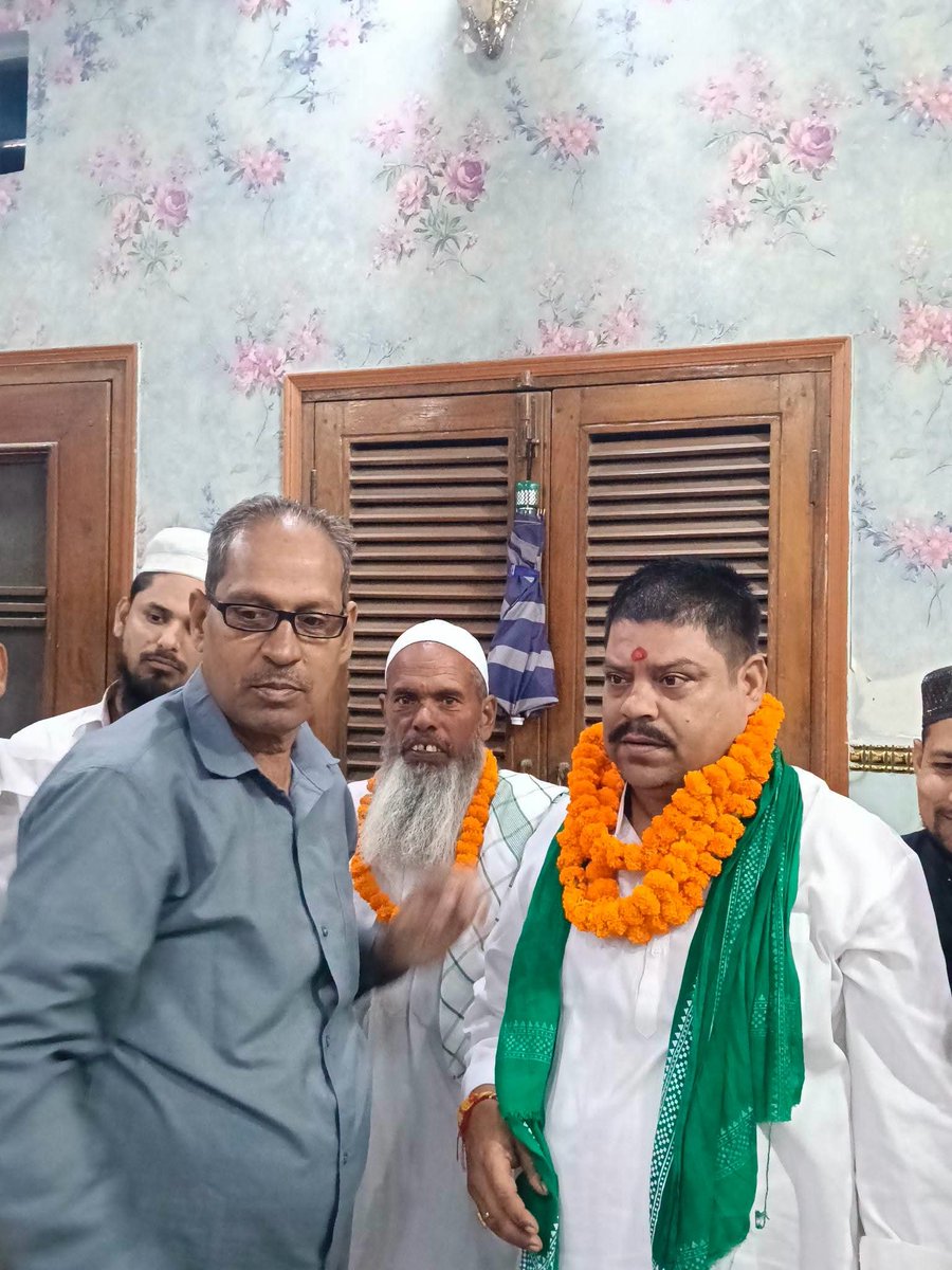 ManmohanJha_MIM's tweet photo. आप सभी से मिल रहा वेसुमार मोहब्बत ही जुल्म से लड़ने की ताकत देता है।।
बैरिस्टर Asaduddin Owaisi ji jindabad
#fesbookreels #fesbookpost #AIMIMUttarPradesh #मिशन2027 #AsaduddinOwaisi #poltics #ghaziabad #AIMIM @topfans Aimim- All India Majlis-E-Ittehadul Muslimeen Shaukat Ali Pandit Manmohan Jha - gama