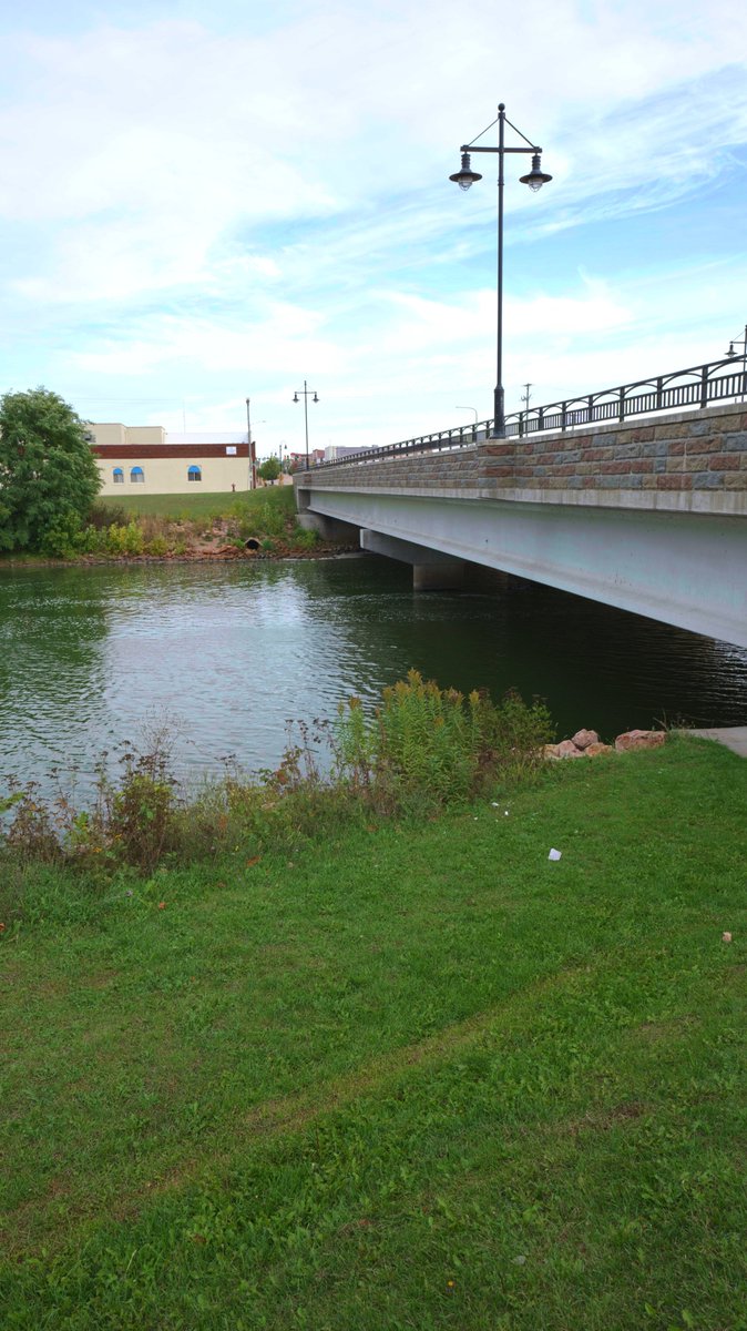 inTECHsity's tweet photo. Check out this cool dam. Imagine how much pressure it must be holding back. I wonder what psi that water is coming out at... https://t.co/UUC9YfK6qi