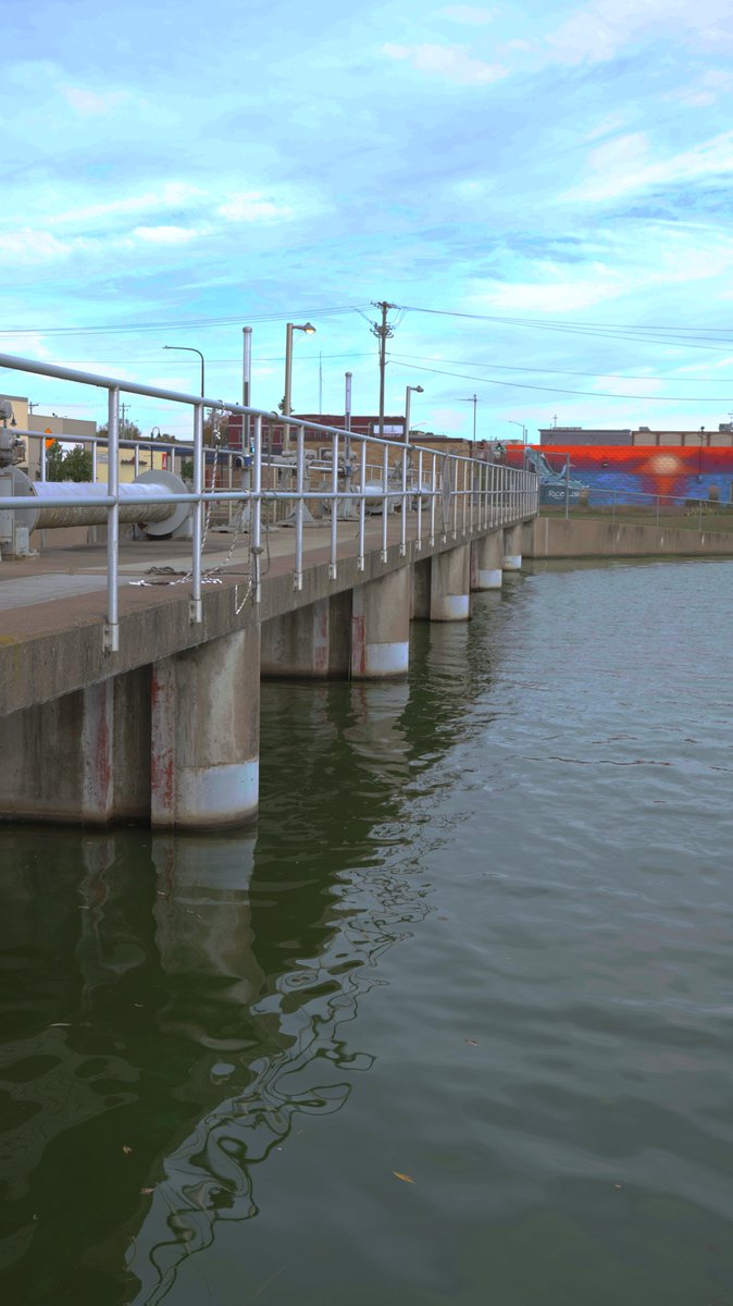 inTECHsity's tweet photo. Check out this cool dam. Imagine how much pressure it must be holding back. I wonder what psi that water is coming out at... https://t.co/UUC9YfK6qi