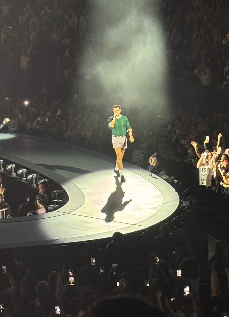pinkyl321's tweet photo. Harry, thank you for blessing me with your slutty little shorts for my birthday. I love you endlessly https://t.co/3SlQtQLk7v