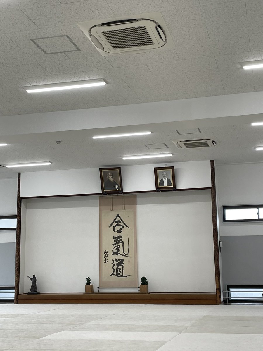 aikichazen's tweet photo. 【9/27の合気道稽古メモ】
① 今日の技
諸手取り 一教/入り身投げ/小手返し/四方投げ/巻投げ/呼吸法

② 気づき・身体感覚
重心移動で相手を崩し腰を深く入れて呼吸のリズムで投げへ繋げる感覚

③ 今日の課題
小手返しは引き込み、四方投げは丸い初動と低い腰の保持を意識
#合気道 #稽古記録 #身体知 https://t.co/NVr2UYDUzk