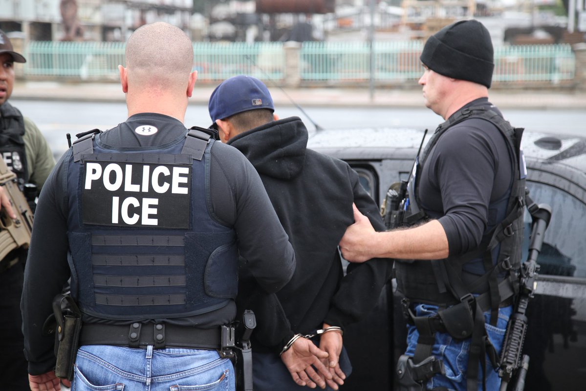 RpsAgainstTrump's tweet photo. NEW: ICE agents across the country were told this weekend to stop arresting non-criminals.

The change also ends so-called “collateral arrests,” meaning officers who encounter people in the country illegally alongside a criminal target may now detain only the target—Daily Wire https://t.co/iItwL8UiSL