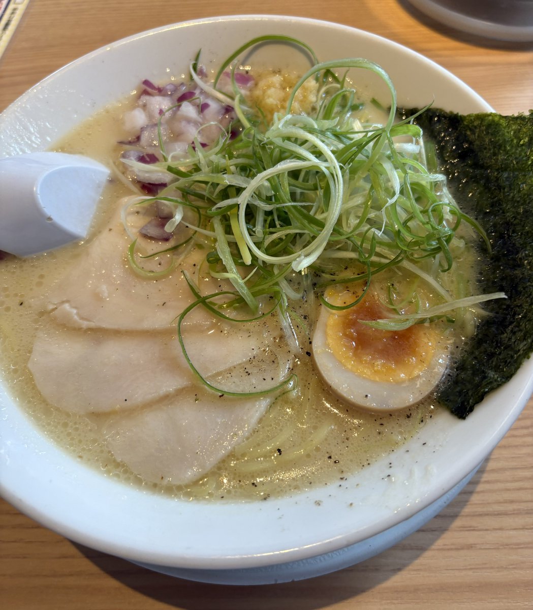 tonsaku51's tweet photo. 丸源　今年も食べれる期間限定の鶏白湯そば https://t.co/Ne9IFzjIC1