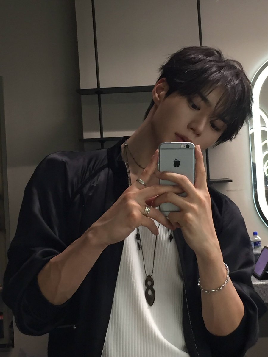 sterntrieb's tweet photo. I’m not joking at all when I say Junseo’s gen one of the most handsome K-pop idols I’ve ever seen… like genuinely! &amp; I feel like ppl don’t talk abt it enough https://t.co/FKt4xYb9Ff