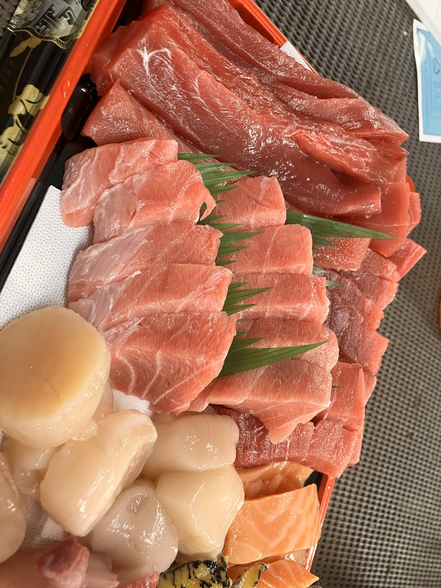 Osashimi0705's tweet photo. 特注盛・旬生いくら醤油漬・利尻塩雲丹・上質赤身
・上質とろ・特大首折れ秋刀魚・ヒラマサ・生ほたて
つぶ貝

お得意様遠慮なさらずお気軽に御予約承り致します https://t.co/lGpzaY9wXE