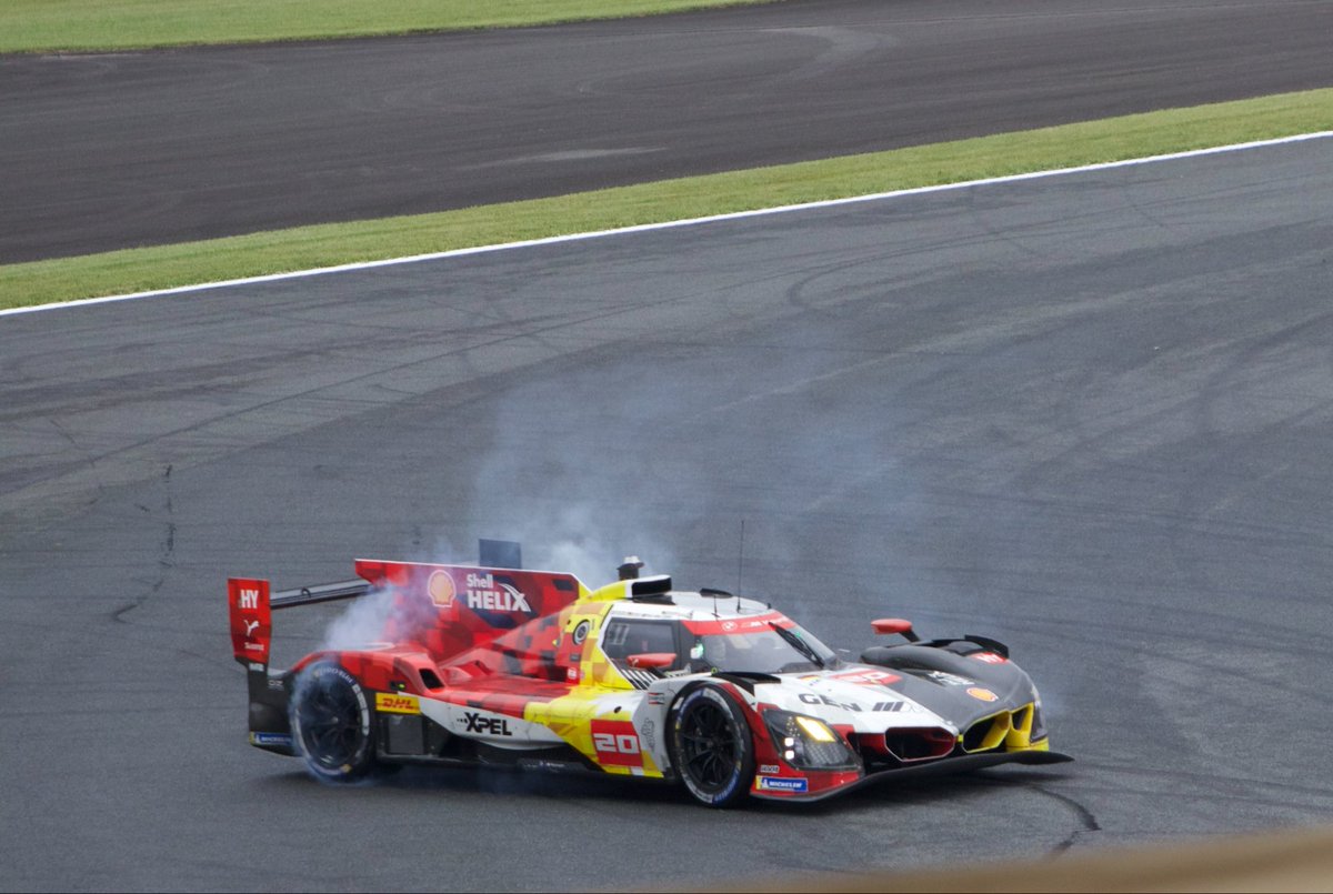 takeru_bianchi's tweet photo. さっき目の前でスピンしてたけど、あちゃー…
#6HFUJI #WECjp #WEC #富士スピードウェイ https://t.co/AQ0hbwv7tS