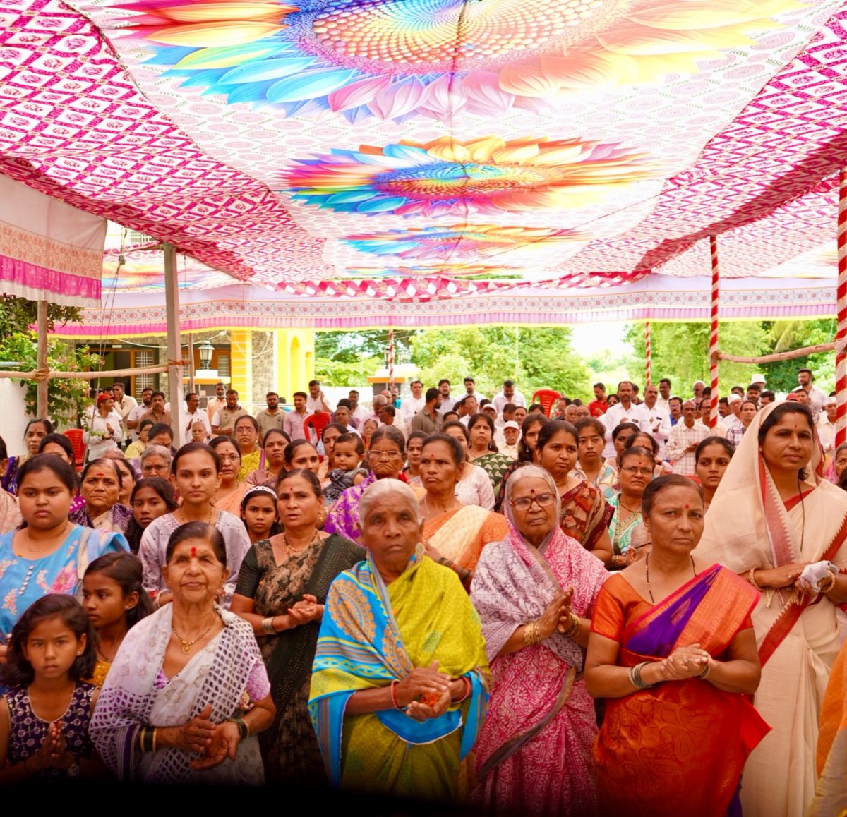 LibbyKamke's tweet photo. Today in Kolki, Phaltan, a devotional kirtan was held to commemorate the first death anniversary of Vaikunthavasi Kusumakka Dagdu Hingse, who raised her children while fulfilling both parental roles after her husband’s passing. A heartfelt tribute https://t.co/1eInXEKKGt