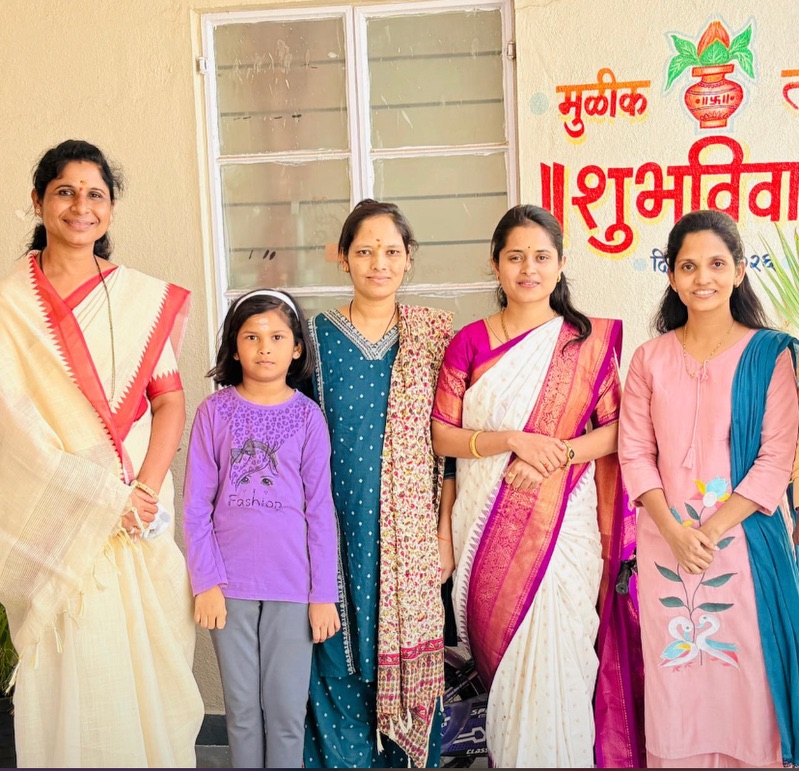 LibbyKamke's tweet photo. Today in Kolki, Phaltan, a devotional kirtan was held to commemorate the first death anniversary of Vaikunthavasi Kusumakka Dagdu Hingse, who raised her children while fulfilling both parental roles after her husband’s passing. A heartfelt tribute https://t.co/1eInXEKKGt