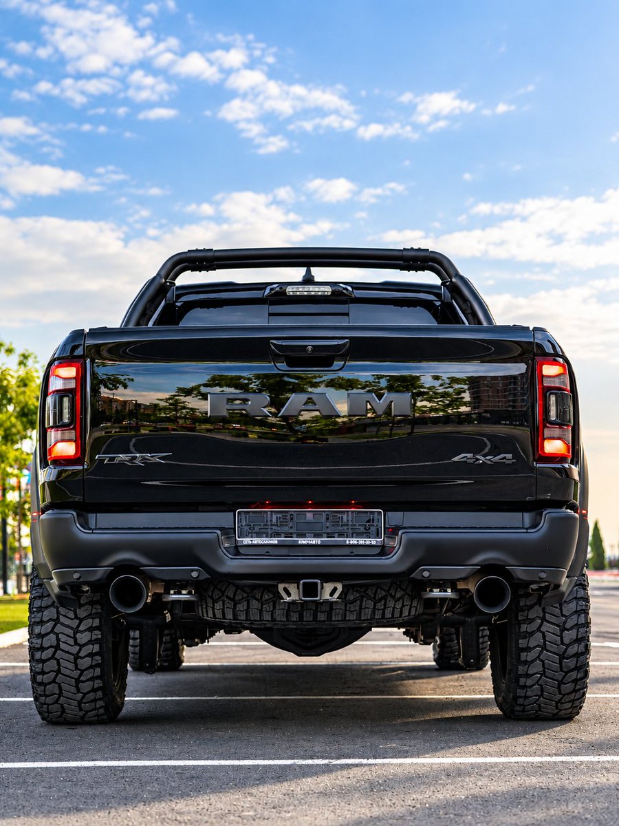 TorqueSociety's tweet photo. RAM 1500 TRX 🇺🇸 V8 HEMI 6.2L supercargado, 702 hp y 881 Nm, tracción 4x4 y 0–100 km/h en unos 4,5 s. Una pickup todoterreno con corazón de muscle car.

#RAM #RAM1500TRX #TRX #Pickup #TorqueSociety #Bogotá #Medellín #Barranquilla #Ibagué https://t.co/pnK8jdZulu