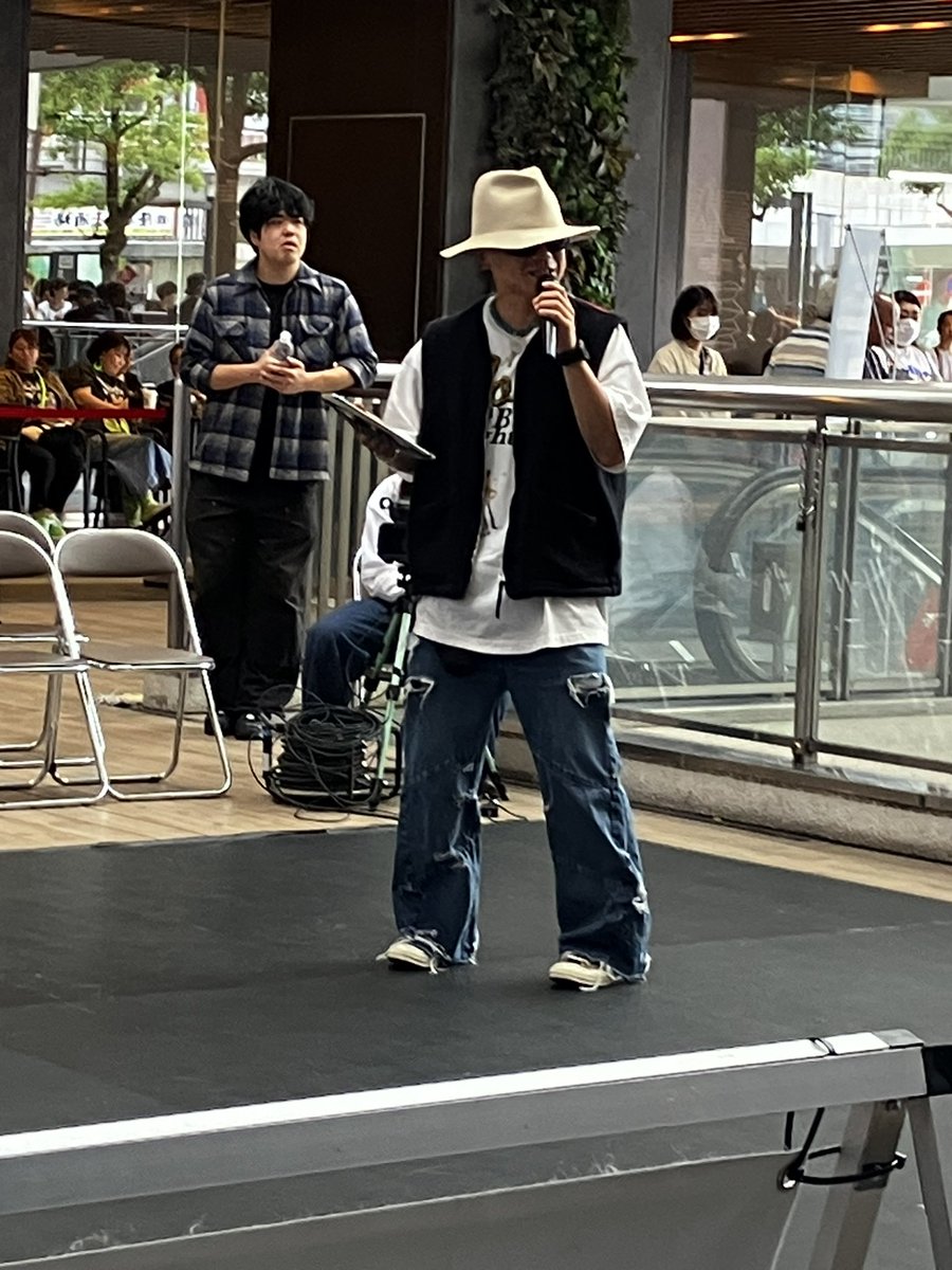 JK_Traveler's tweet photo. マリオンクレープの後は図工の授業で使う材料を買いにルフロンへ。その間、私はダブルダッチ甲子園の会場を見ていました。DA PUMPのKIMIさんがリハーサルをしていました。休憩に行くKIMIさんが近くを通ったのに声をかけられず。

#ダブルダッチ甲子園2026 #ルフロン #DAPUMP #KIMI https://t.co/SqYweZRrNd