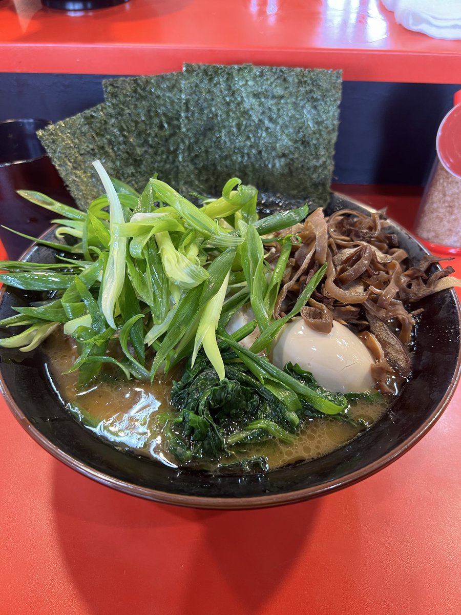 YYid10's tweet photo. 静岡県伊豆市　斎藤家
中盛り+九条ネギ+きくらげ+玉子 https://t.co/JwbXK2CqFH