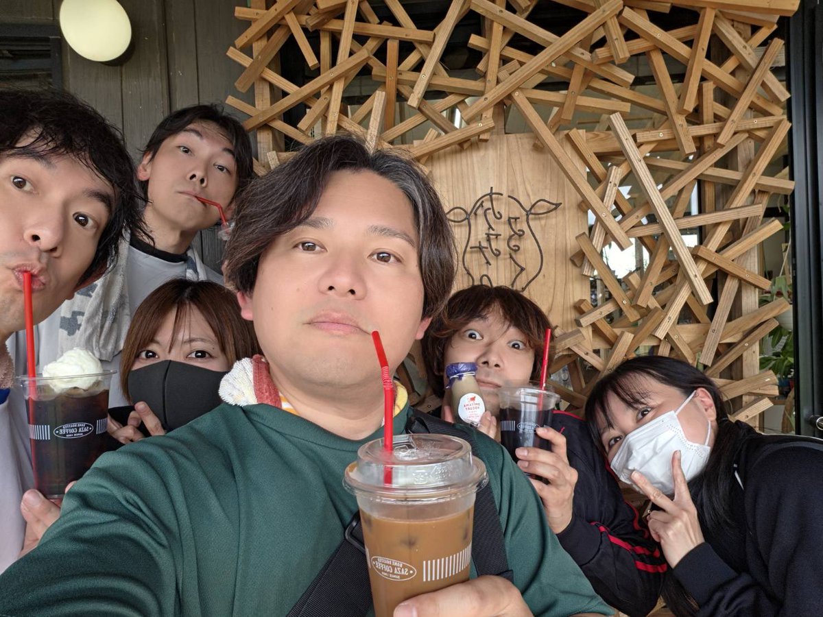 0wataru0's tweet photo. 皆さんこんにちは、おみるくコーヒーボーイズwithシスター&amp;ママです。 https://t.co/zfZR1hNKF9