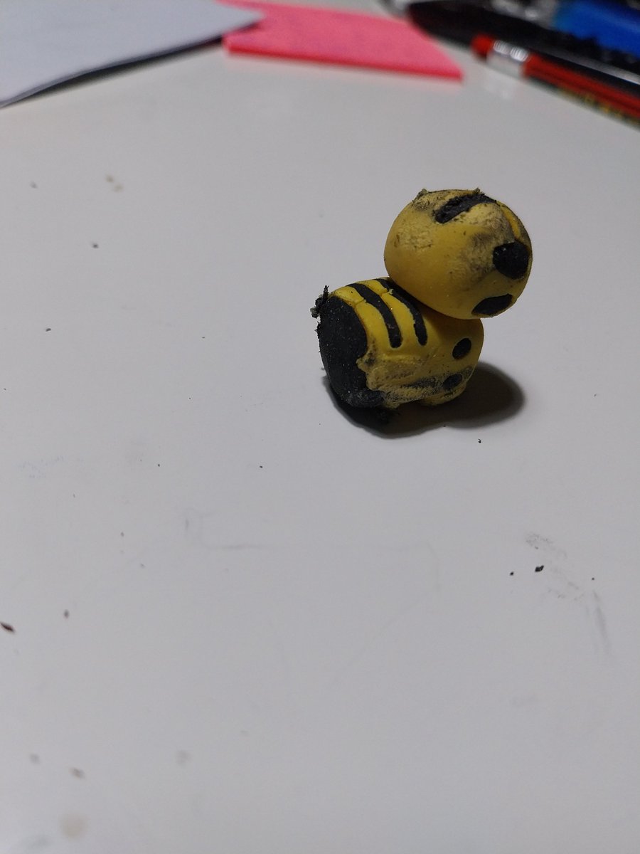Waow0209's tweet photo. Accidentally destroyed my eraser's ass and now he's mad at me 💔(ﾉω･､) #sorrybuddy https://t.co/b39fLXmV2E
