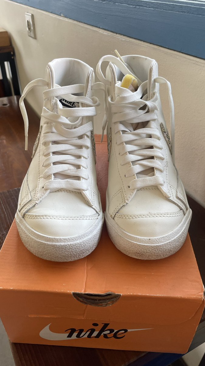 elxylova's tweet photo. PRELOVED 

Nike Blazer Mid Lemon Leopard
uk 37.5
like new bgtt baru kepake 2x 
minus box nya robek dikit *pict 3
harga nya di dm yaa🥹🥹🥹🥹 https://t.co/3VMqBl668N