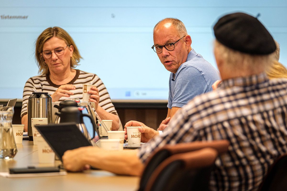 Sunnmorecom's tweet photo. Joachim Kroken Åsebø: Får langt fleire saker 

Volda satte to politiske utval på pause, noe som fører til flere saker for formannskapet. Politikerne skal nå evaluere om de har kapasitet til å gjøre jobben godt nok.

https://t.co/g18NWlVZqq https://t.co/nANhc0S1R3