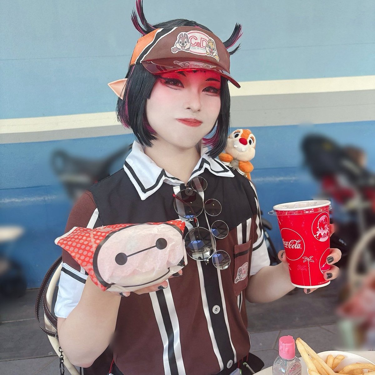 miko_nanairo's tweet photo. お昼休憩🍽️

お昼はダイナーっぽく
ベイちゃんのハンバーガー食べてみた🍔

「　待たせたな、注文の品じゃ！　」

#Dハロ2026 
#Dハロ仮装 https://t.co/WjoKAazRG7