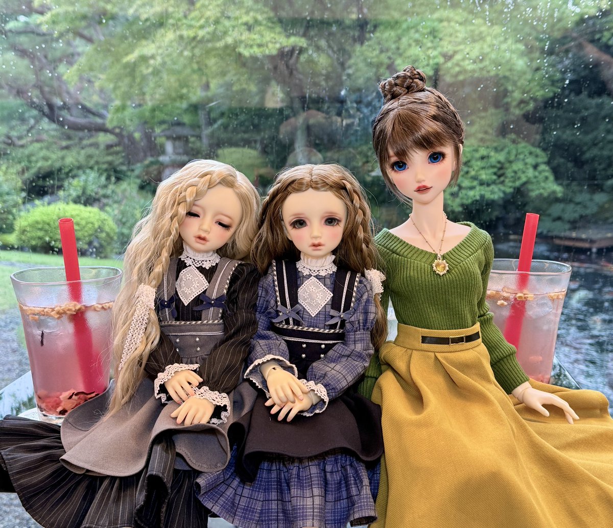 misora_seren's tweet photo. 今日はANJIさんちのアリエルちゃんと #天使の里 に #四季の華の会 の撮影にきました♪
早くからケーキは売り切れて残念😢
#SDM20
#SDM42 https://t.co/XnNNI0qDIV