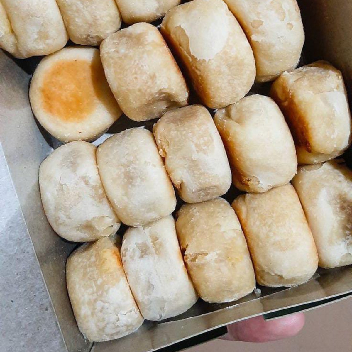 piscesgirle's tweet photo. menurut kalian, lebih enak pie susu atau bakpia? https://t.co/VJMIjkMes2
