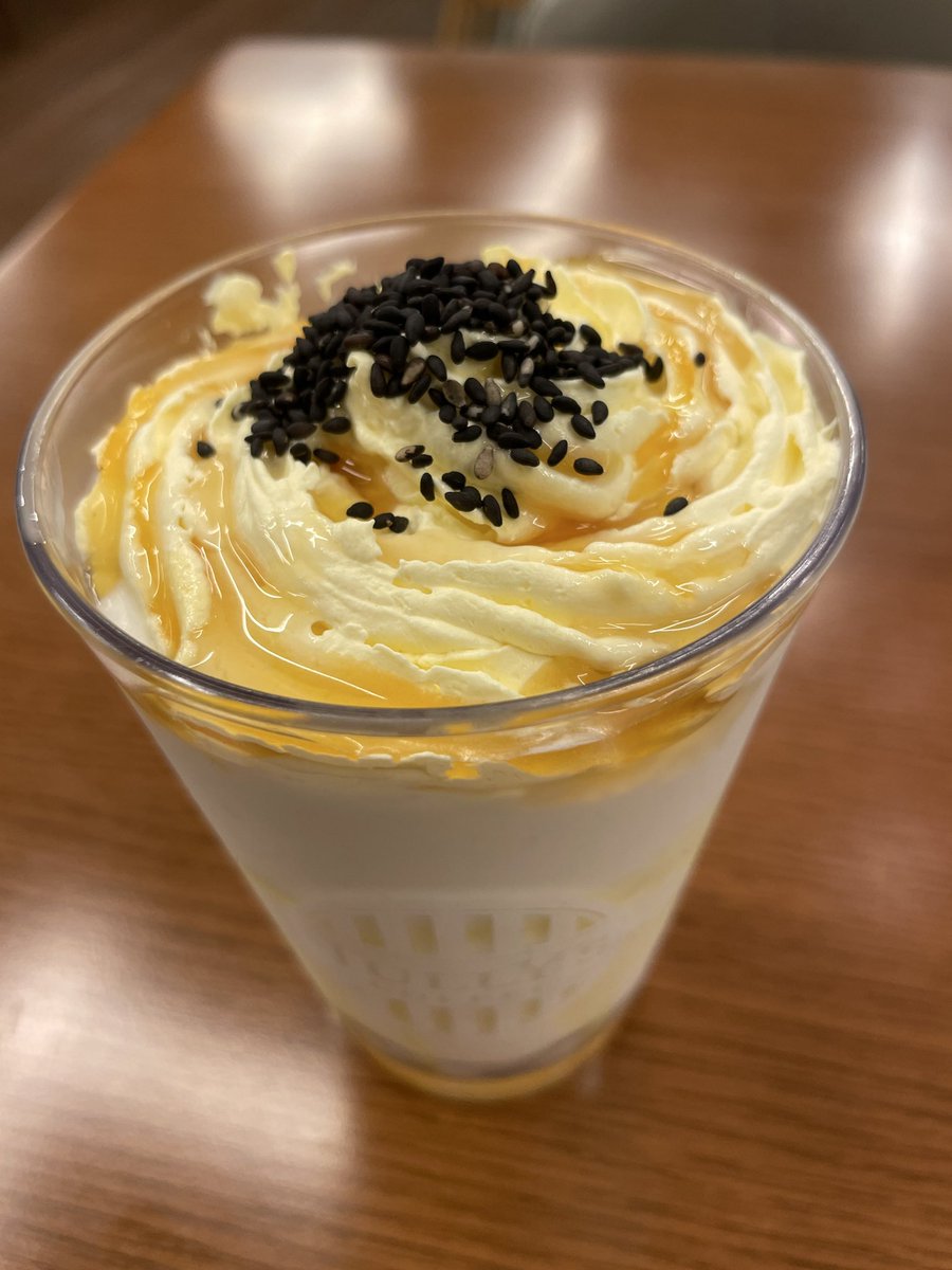 kahiiro99's tweet photo. 昨日のごはん、二郎というお店で、牛丼と冷麺のランチ🍖
ボリュームあってなかなかよかったです❗️
タリーズのお芋シェイクールも飲みました〜芋の風味がウマー💫

到着優待は、
✅マクドナルド
みんな大好き優待❗️ https://t.co/nIXyKXsesG