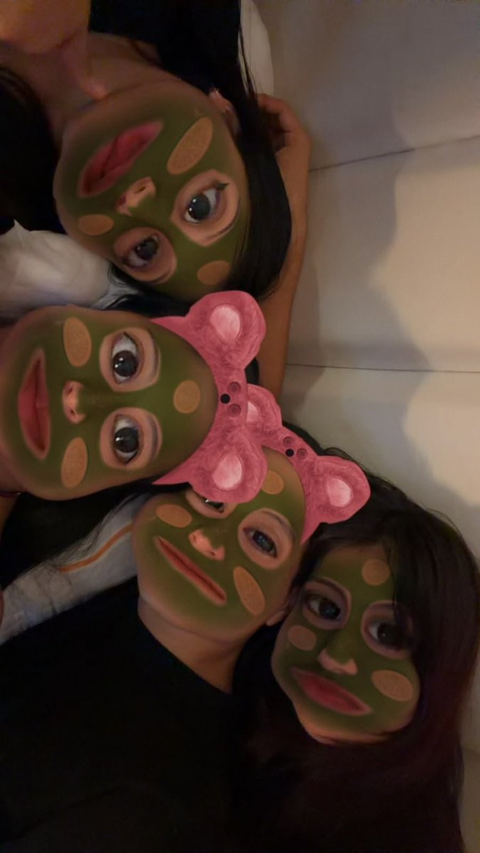 khloenhys's tweet photo. dun wrryy i asked permission from the monkeys 😆 #sleepover #friends #kuching #sarawakian choose one of us HAHAHAH https://t.co/URZDZG0qf9