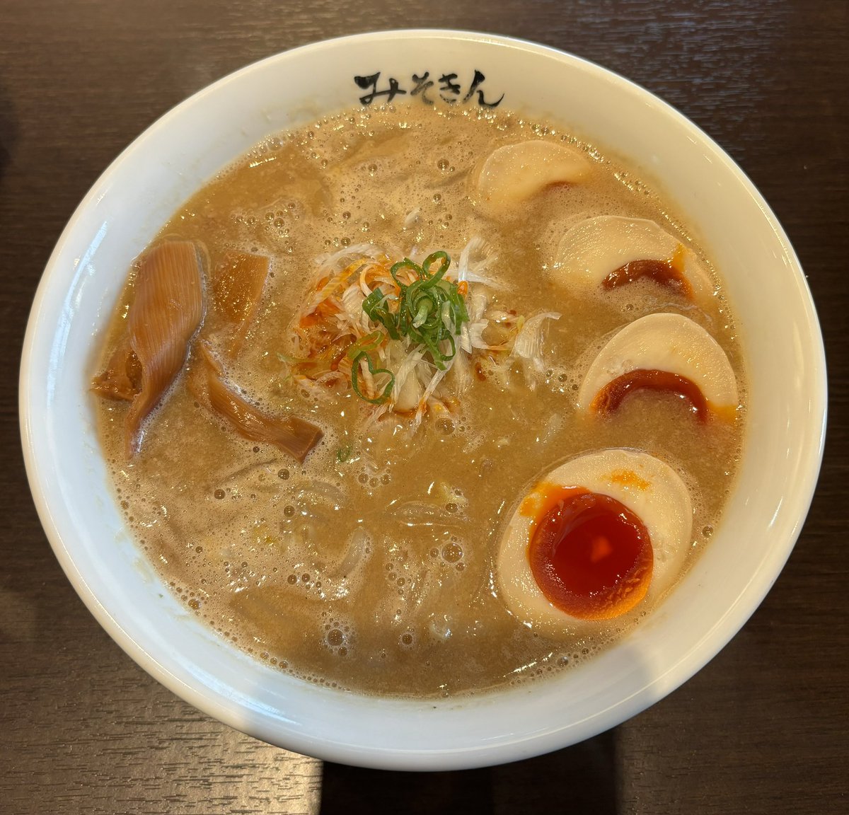 hiroccccccck's tweet photo. ラーメンインスタグラマー（笑）の端くれとして行かなきゃと思い来たʕ •́؈•̀ ₎

味玉が美味すぎた！！！！！

#まつばらーめん https://t.co/axdc9ADaBM